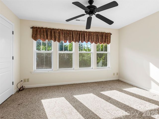 1704 Deermouse Way, Hendersonville, NC 28792