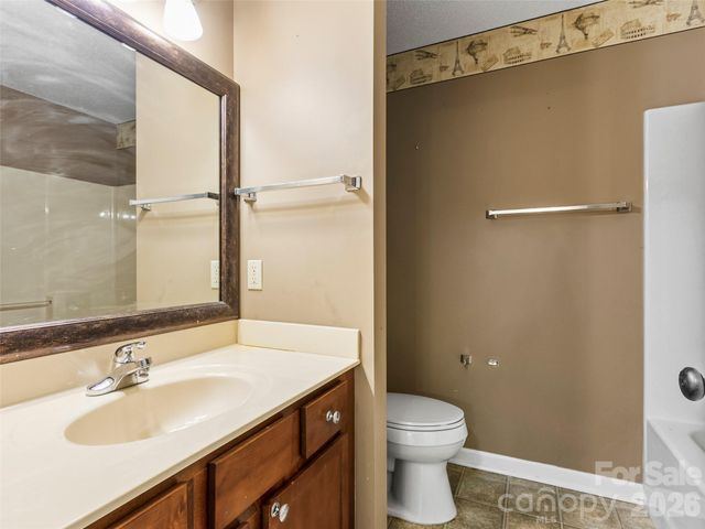 1704 Deermouse Way, Hendersonville, NC 28792