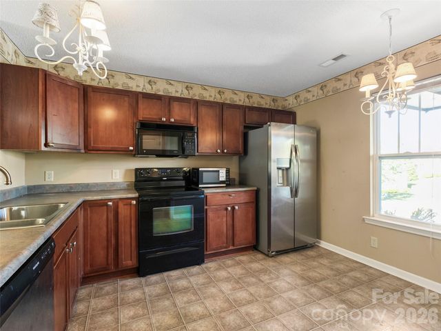 1704 Deermouse Way, Hendersonville, NC 28792