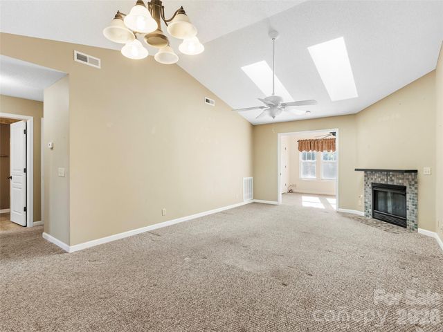 1704 Deermouse Way, Hendersonville, NC 28792