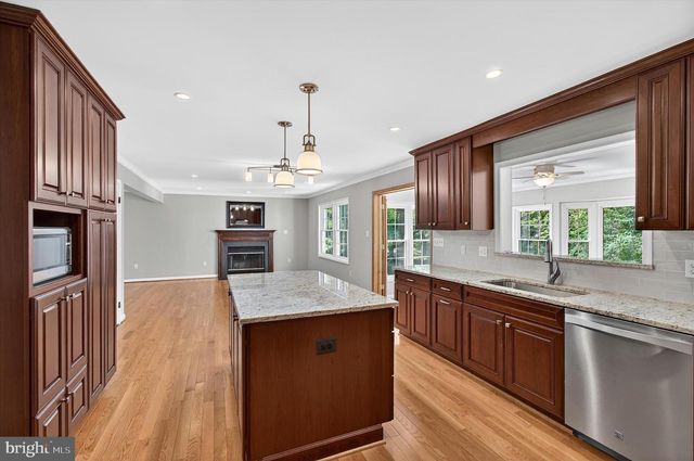 8405 OVERLOOK ST, Vienna, VA 22182