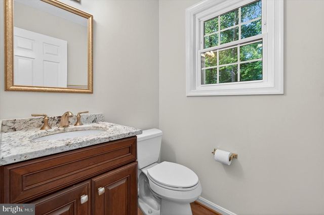 8405 OVERLOOK ST, Vienna, VA 22182
