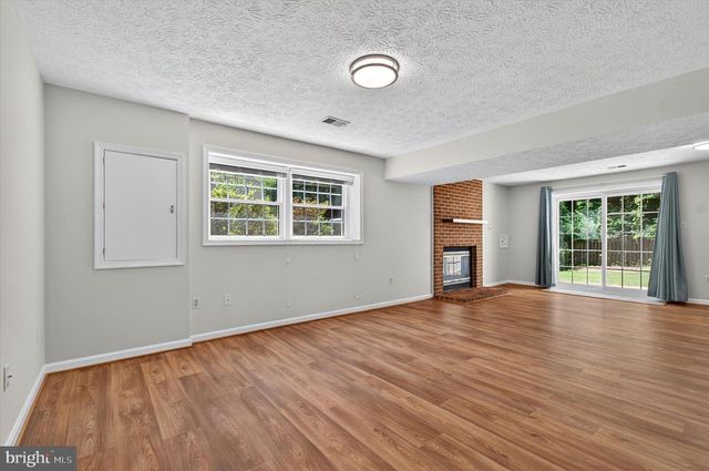 8405 OVERLOOK ST, Vienna, VA 22182