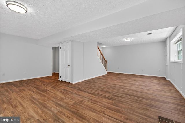 8405 OVERLOOK ST, Vienna, VA 22182