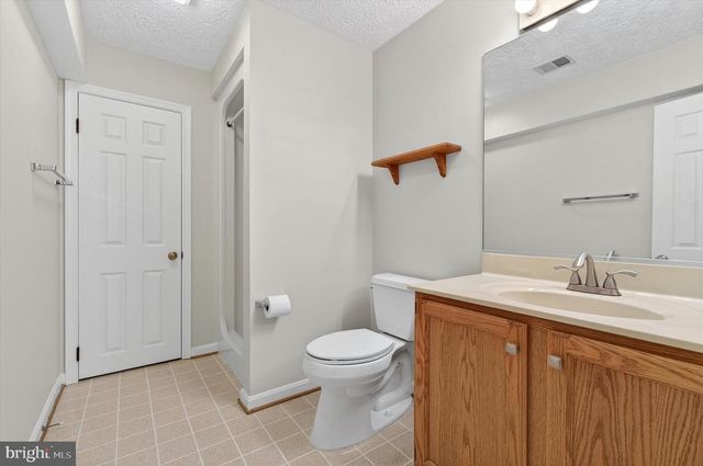 8405 OVERLOOK ST, Vienna, VA 22182