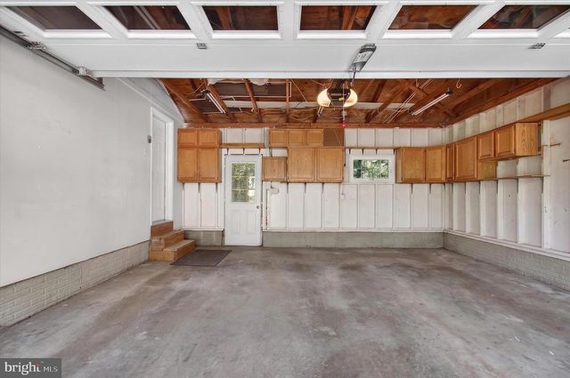 8405 OVERLOOK ST, Vienna, VA 22182
