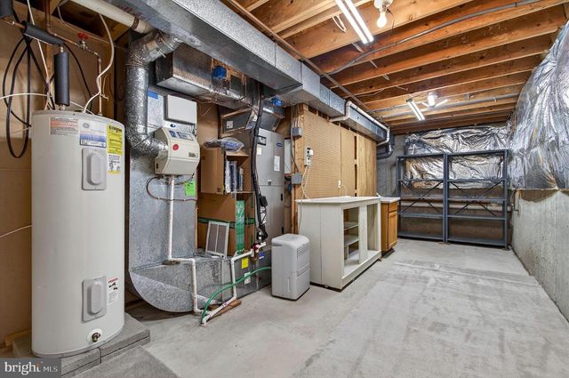 8405 OVERLOOK ST, Vienna, VA 22182
