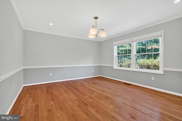 8405 OVERLOOK ST, Vienna, VA 22182