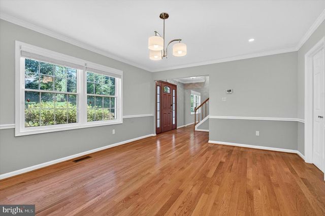 8405 OVERLOOK ST, Vienna, VA 22182