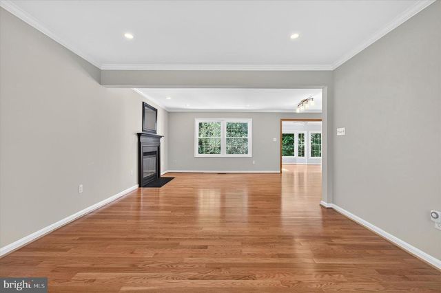 8405 OVERLOOK ST, Vienna, VA 22182
