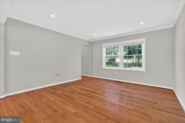 8405 OVERLOOK ST, Vienna, VA 22182