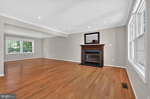 8405 OVERLOOK ST, Vienna, VA 22182