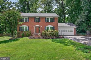 8405 OVERLOOK ST, Vienna, VA 22182