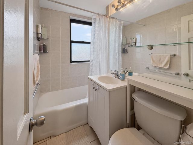 99-52 66 Road 7E, Rego Park, NY 11374