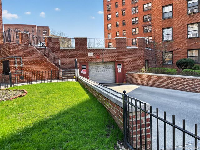 99-52 66 Road 7E, Rego Park, NY 11374