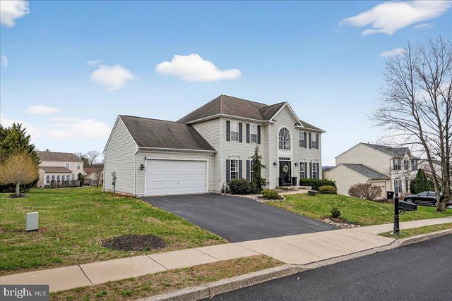 808 BRAMBLEWOOD DR, Douglassville, PA 19518