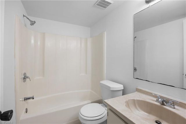 2700 Park Windsor DR 714, Fort Myers, FL 33901