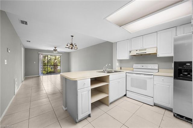 2700 Park Windsor DR 714, Fort Myers, FL 33901
