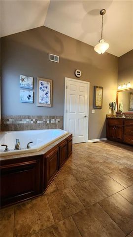 9012 NE 100th Terrace, Kansas City, MO 64157