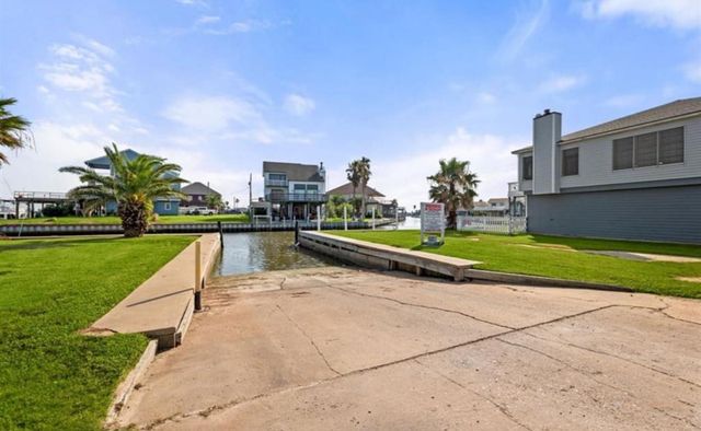 122 Four Master Road Road, Freeport, TX 77541