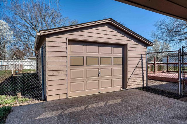 7118 Pollack Avenue, Evansville, IN 47715