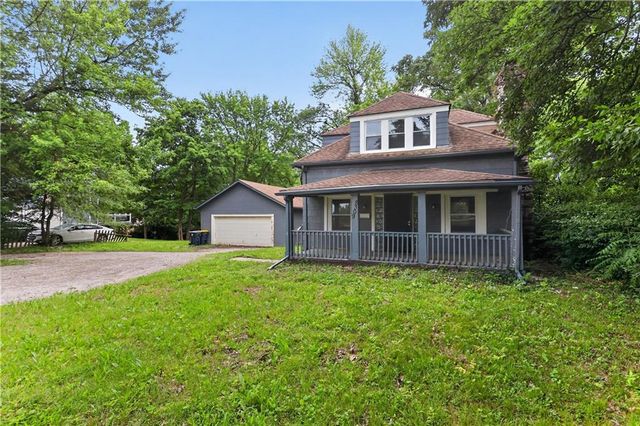 8309 E Gregory Boulevard, Kansas City, MO 64131