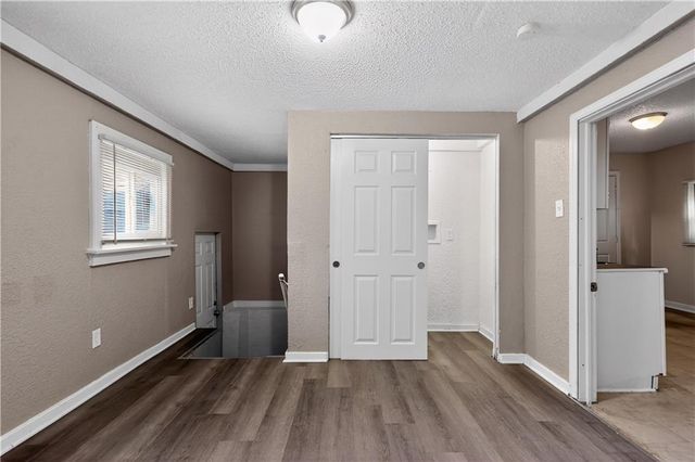 8309 E Gregory Boulevard, Kansas City, MO 64131