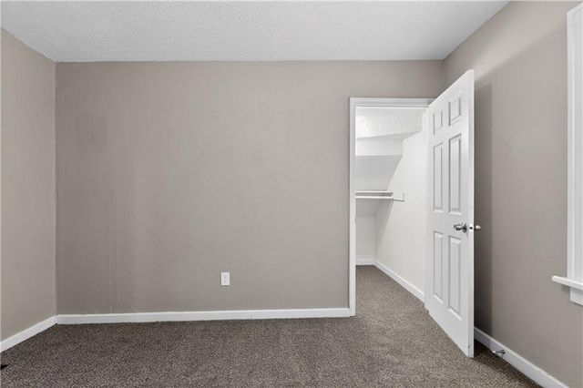 8309 E Gregory Boulevard, Kansas City, MO 64131
