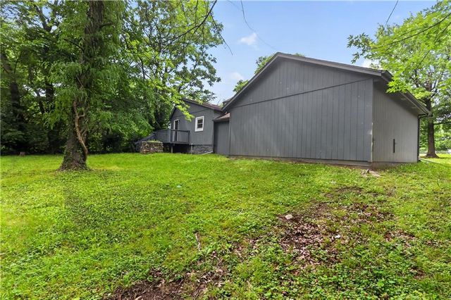 8309 E Gregory Boulevard, Kansas City, MO 64131