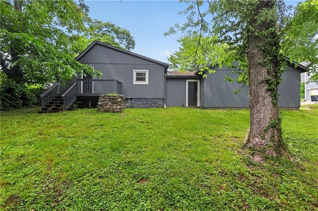 8309 E Gregory Boulevard, Kansas City, MO 64131