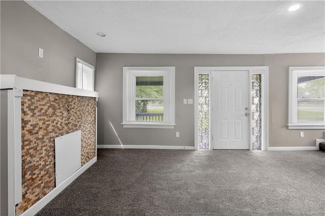 8309 E Gregory Boulevard, Kansas City, MO 64131