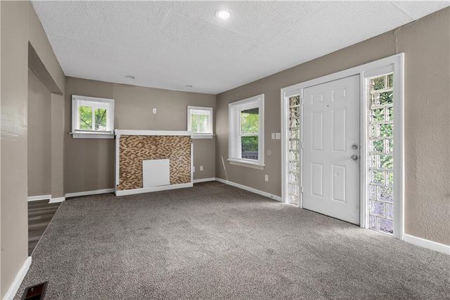 8309 E Gregory Boulevard, Kansas City, MO 64131