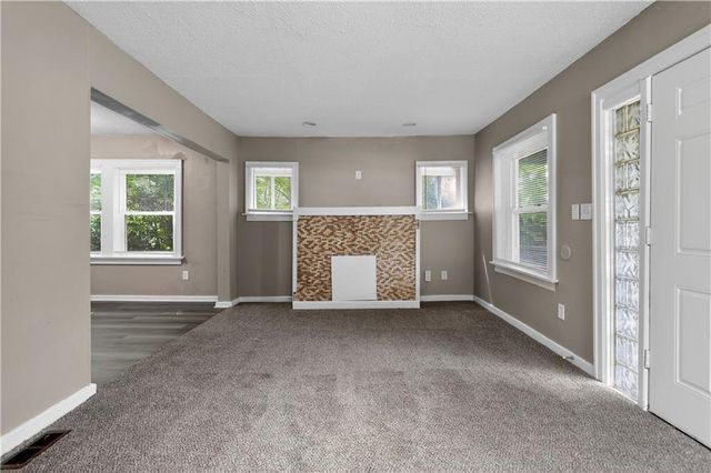 8309 E Gregory Boulevard, Kansas City, MO 64131