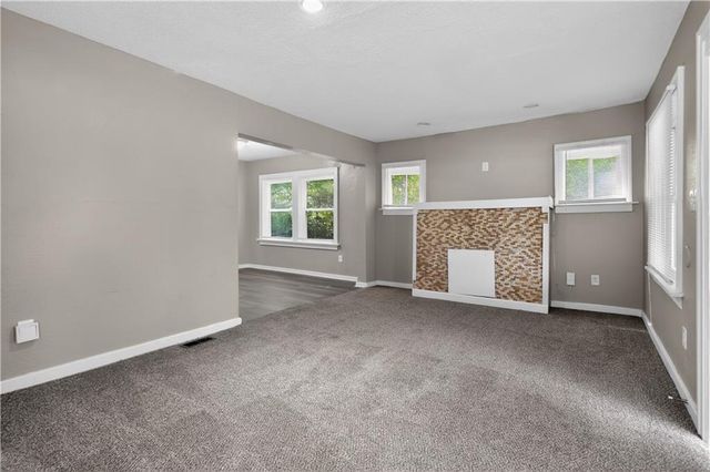 8309 E Gregory Boulevard, Kansas City, MO 64131