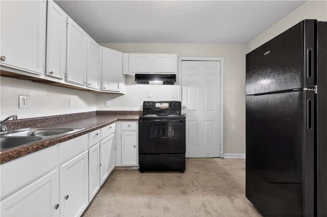 8309 E Gregory Boulevard, Kansas City, MO 64131
