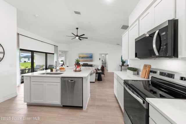 318 Aviation Avenue NE, Palm Bay, FL 32907