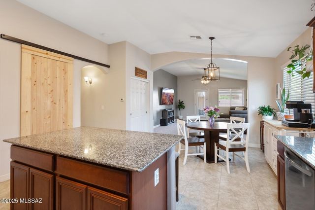 8768 W Saguaro Moon Road, Marana, AZ 85653