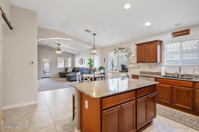 8768 W Saguaro Moon Road, Marana, AZ 85653