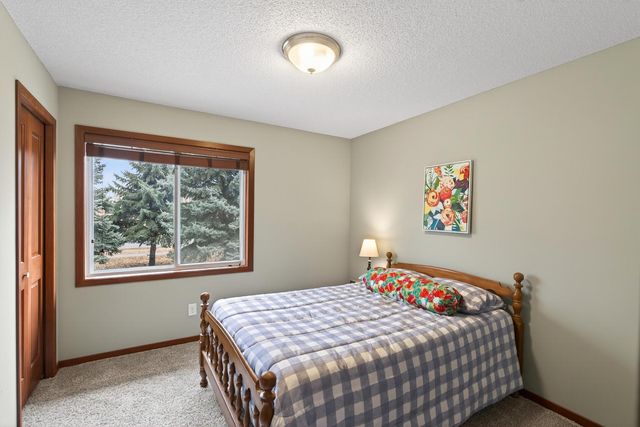 216 Arabian Avenue W, Shakopee, MN 55379