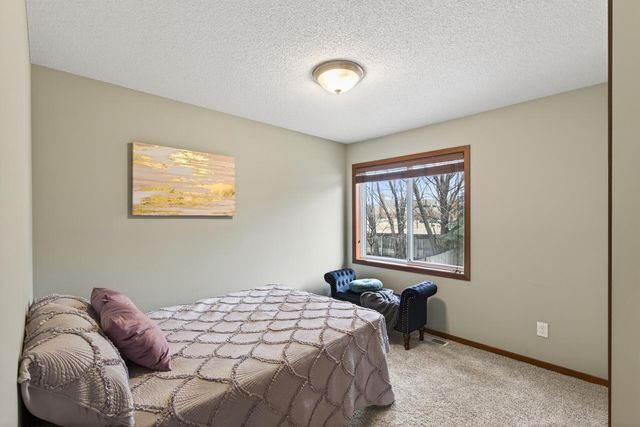 216 Arabian Avenue W, Shakopee, MN 55379