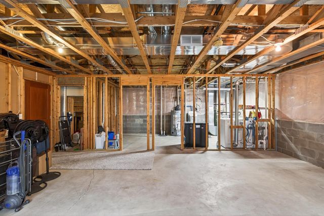 216 Arabian Avenue W, Shakopee, MN 55379