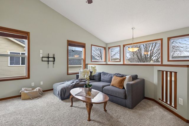 216 Arabian Avenue W, Shakopee, MN 55379