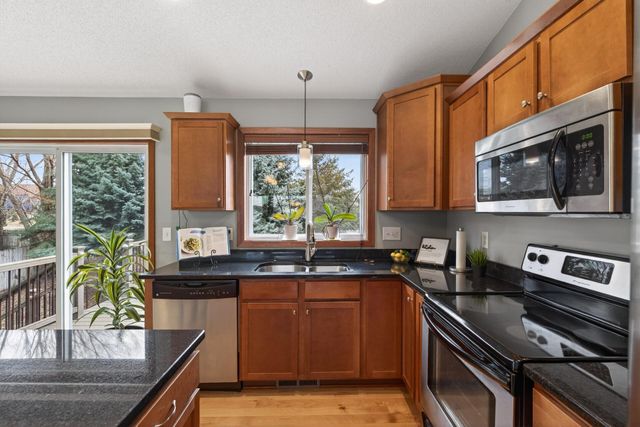 216 Arabian Avenue W, Shakopee, MN 55379