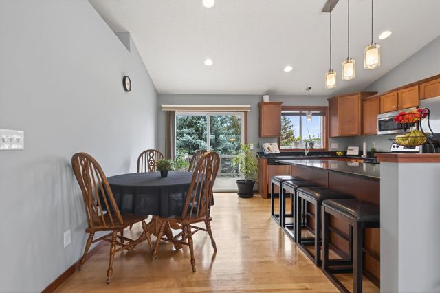 216 Arabian Avenue W, Shakopee, MN 55379