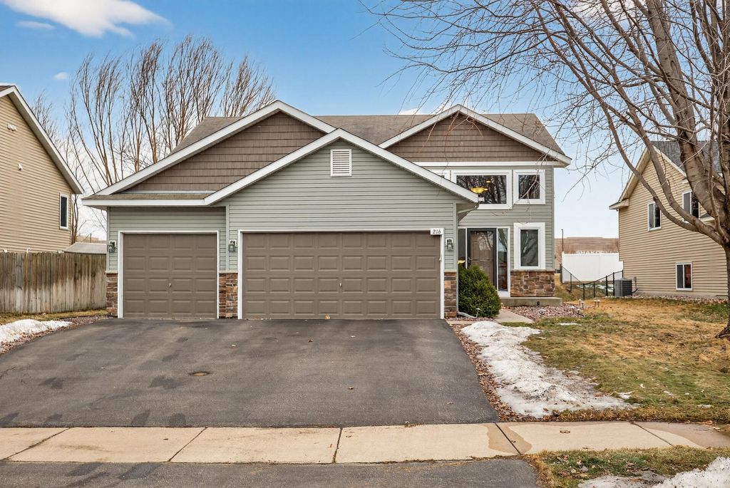 216 Arabian Avenue W, Shakopee, MN 55379