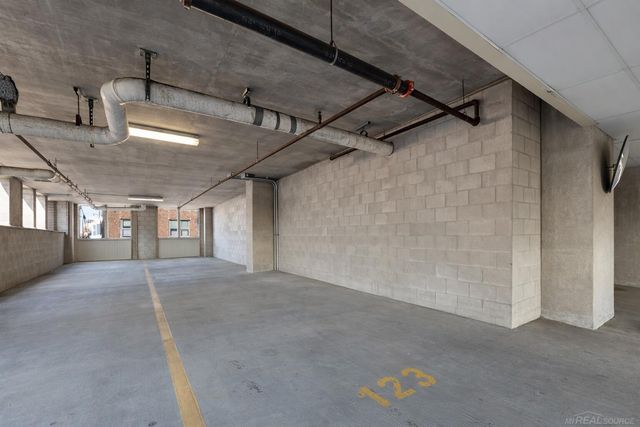 100 W 5th Street 605, Royal Oak, MI 48067