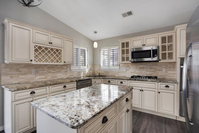 7812 Ridgeview Drive NW, Albuquerque, NM 87120