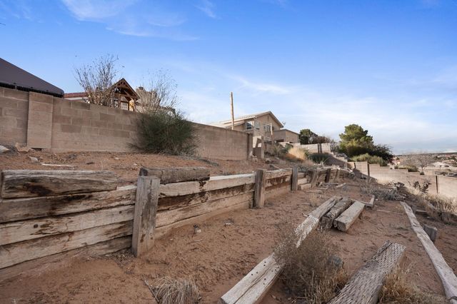 7812 Ridgeview Drive NW, Albuquerque, NM 87120