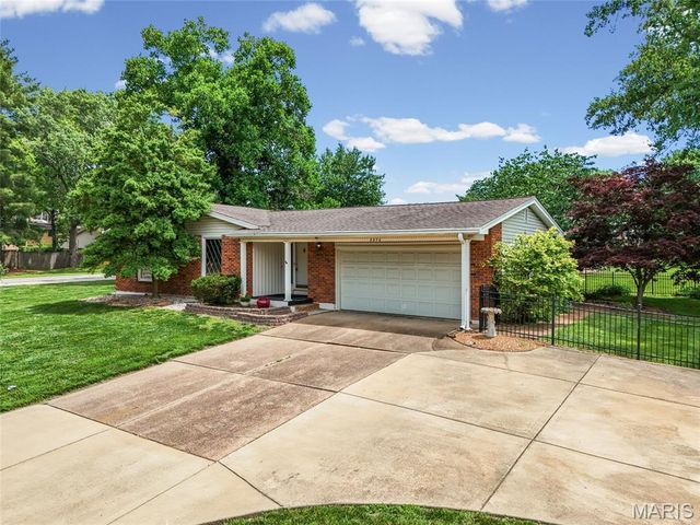 8970 S Laclede Station Road, St Louis, MO 63123