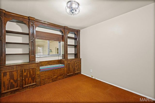 8970 S Laclede Station Road, St Louis, MO 63123